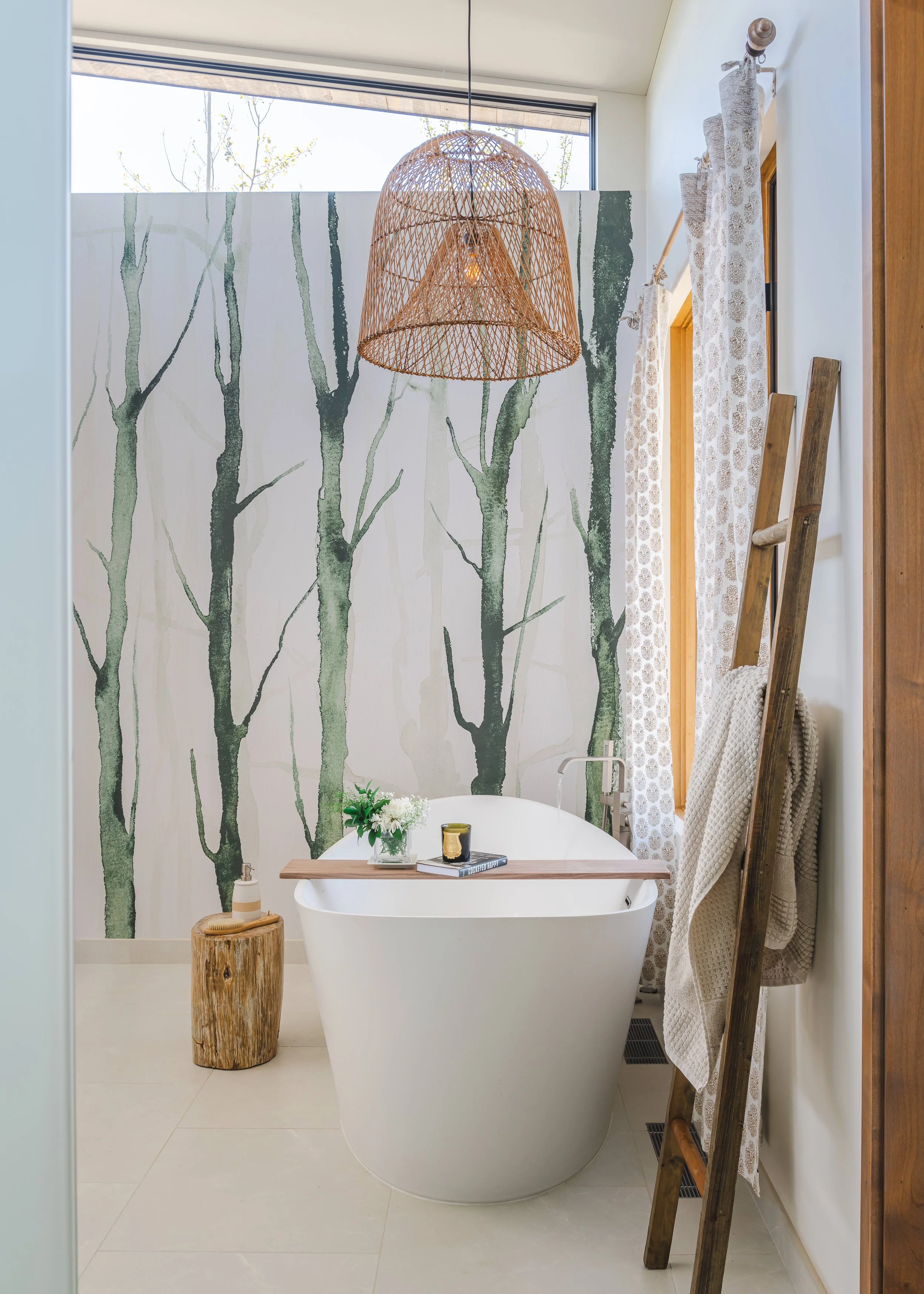 Soaking Jetted Tub with Chromotherapy