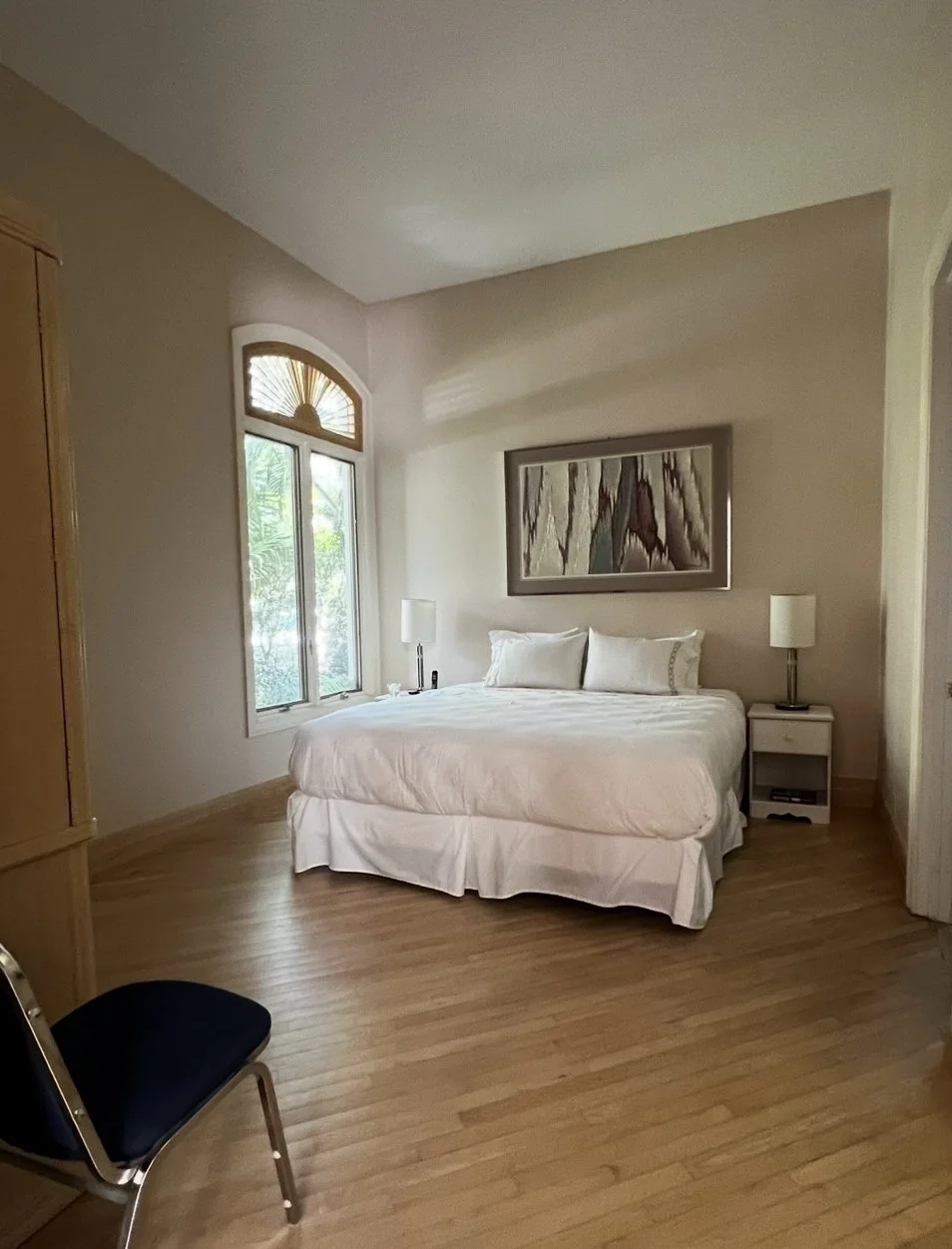 BEFORE- 1990s Boring Beige Bedroom