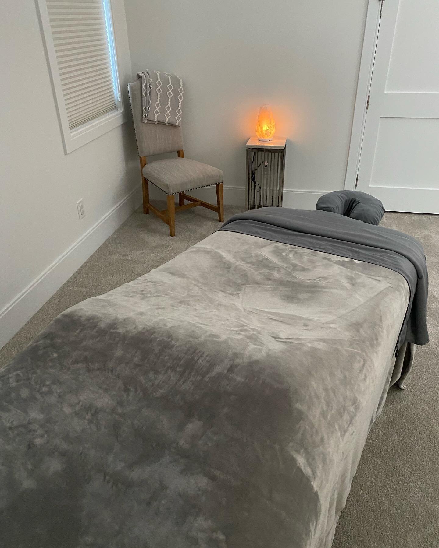 When you show up to a clients home and they say, no worries you don&rsquo;t need your table, we have a massage room already set up. And what a beautiful set up it is 🤍

#lovemyjob #nativemassagecompany #massagehealth #inhomemassage #nashville #nashv