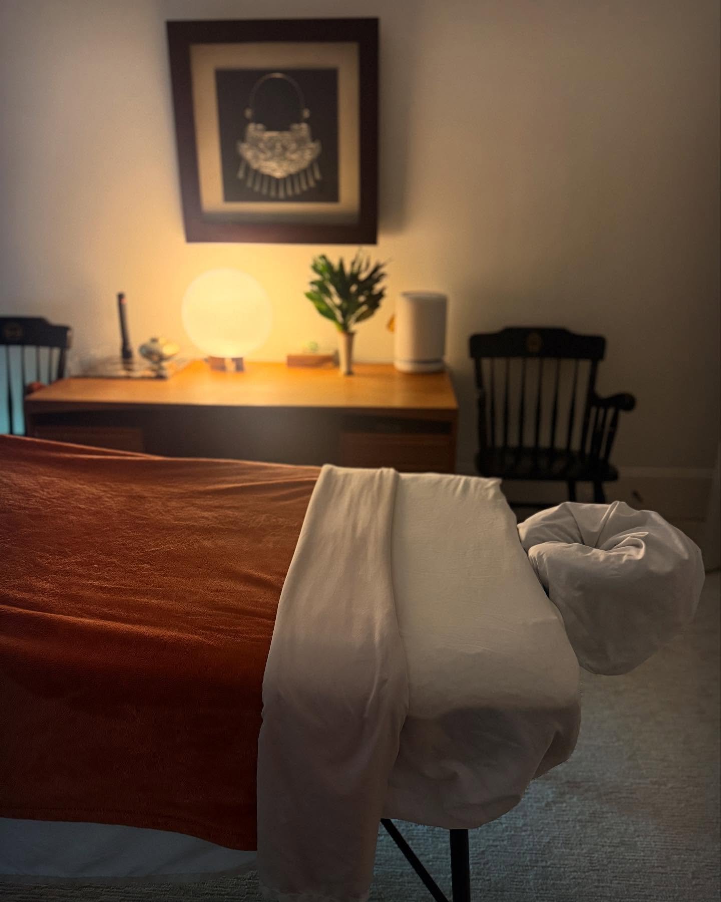 Massage therapy can significantly aid in tennis recovery by reducing muscle soreness, improving flexibility, and preventing injuries. Sports massage, deep tissue massage, and neuromuscular massage are particularly beneficial for tennis players, addre
