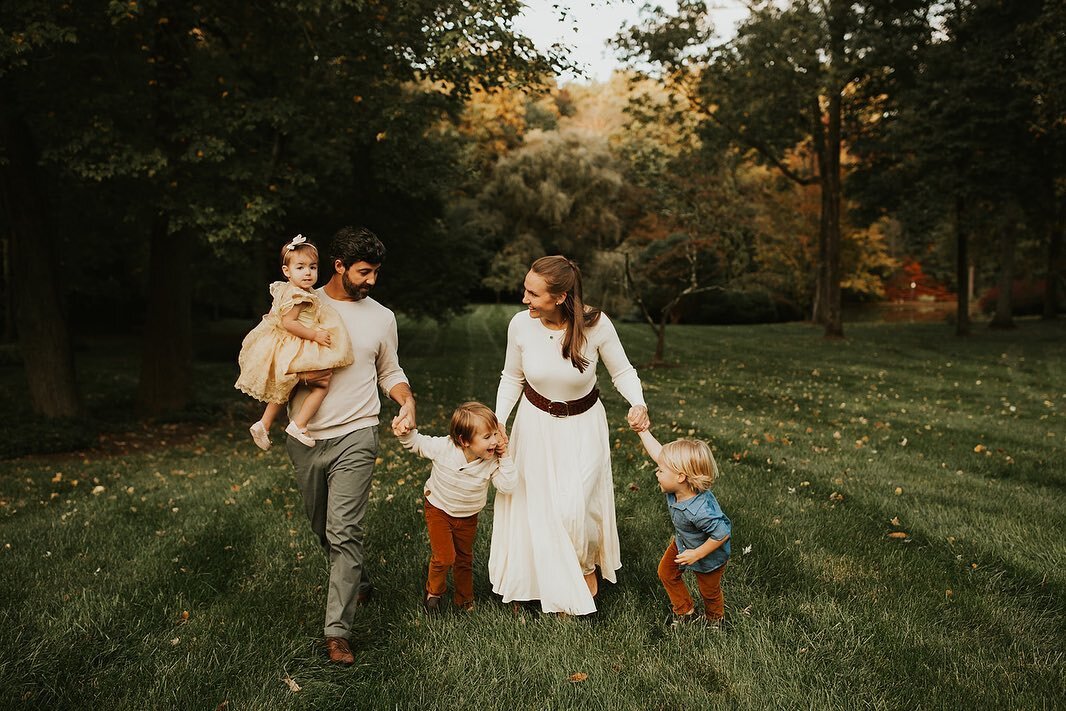 Family fall sessions in full swing and I am 💯 here for it! I always love this time of year documenting these memories🤍