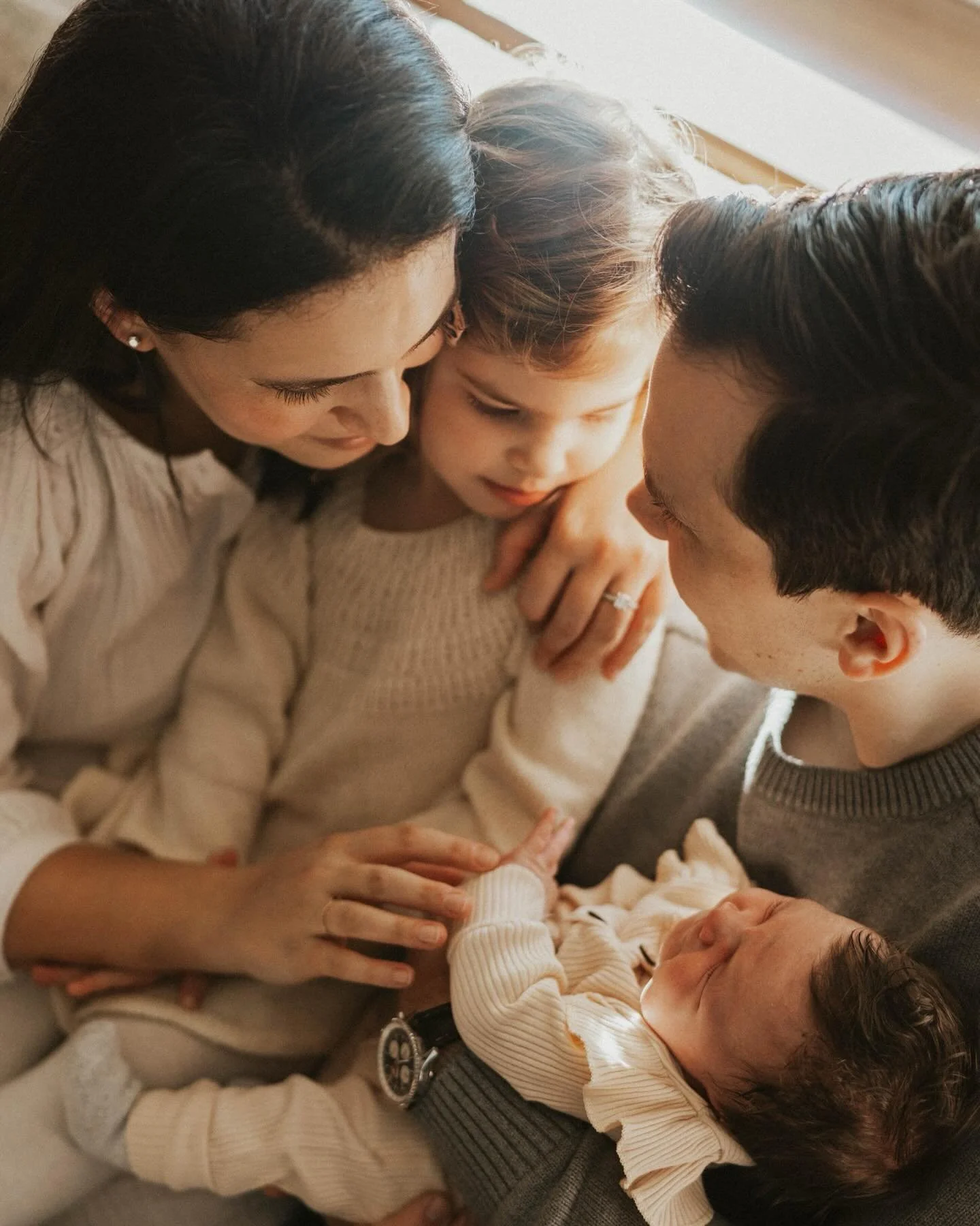 Soaking up all those new baby snuggles before they&rsquo;re gone in a flash 🥲

 #newjerseyphotographer 
#pennsylvaniaphotographer 
#newjerseyweddingphotographer #pennsylvaniaweddingphotographer
#family
#familyphotos
#familyphotography
#newjerseyfami