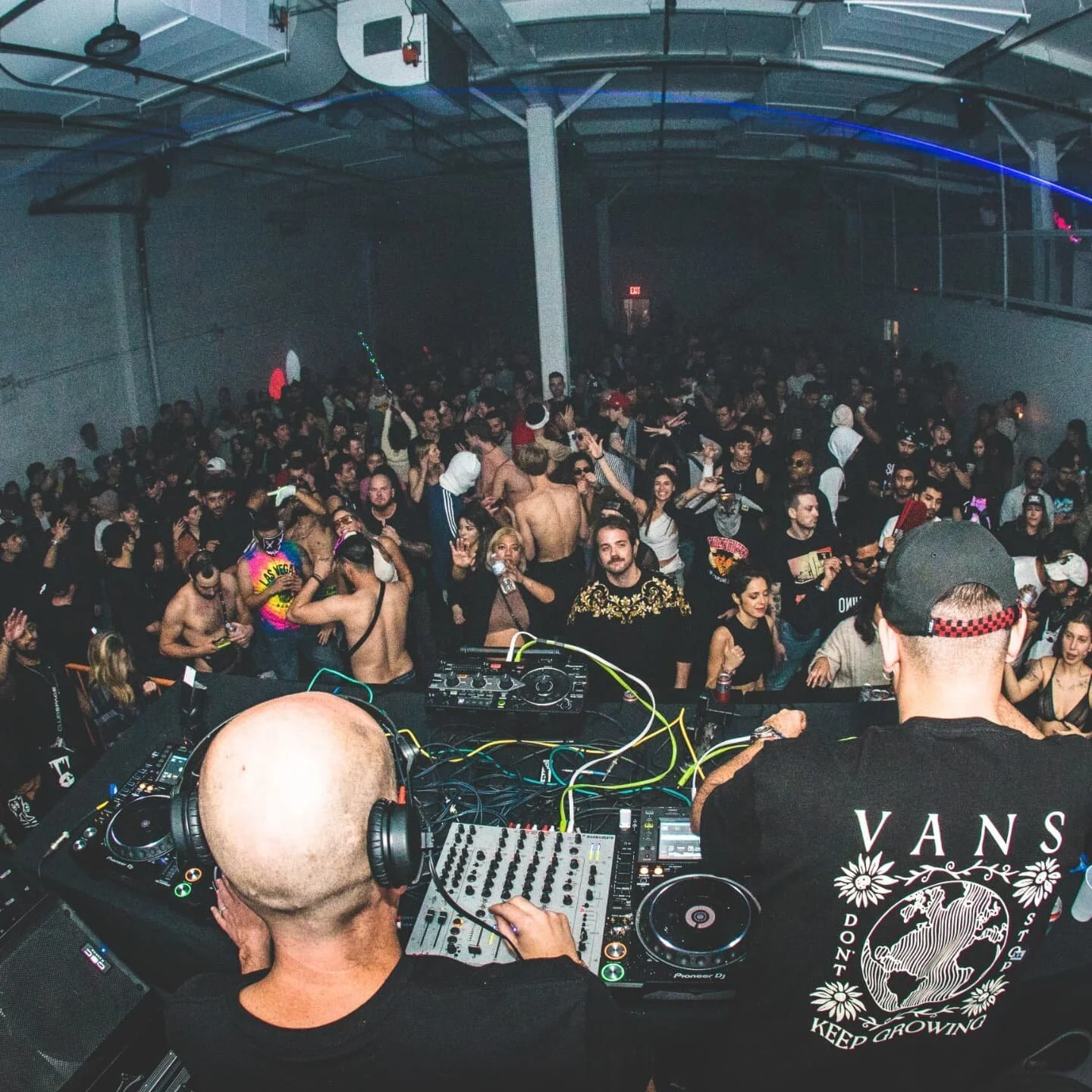 Warehouse vibes with @techno_brooklyn 
Special @marcofaraoneofficial b2b @julianjeweil for the records!
📸 @four13photo__
.
.
.
#brooklyn #warehouse #party #newyork #nyc #nightout #techno #music #julianjeweil #marcofaraone
