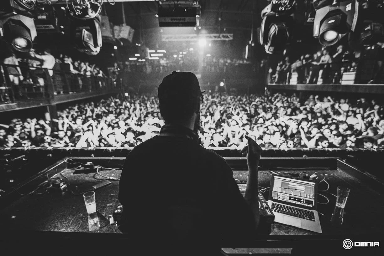 🗓 1 d&iacute;a nos separa para vivir otra #miragebyhenrysaiz 
🎫 &Uacute;ltimos 50 tickets disponibles en el link de nuestra biograf&iacute;a 🔥!!
.
.
.
#omnia #omniaproducciones #progressivehouse #henrysaiz #mandarinpark #musicaeletronica #progress