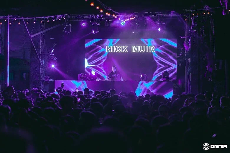 🌇 Ac&aacute; les dejamos algunas placas de lo vivido junto a @nickmuirmusic en el Oasis de Punta Carrasco.
💥 Incre&iacute;ble m&uacute;sica de principio a fin y un extended set.
📸 @oner.raw / @lfp.contenidoaudiovisual 

📖 Pueden ver el resto de m