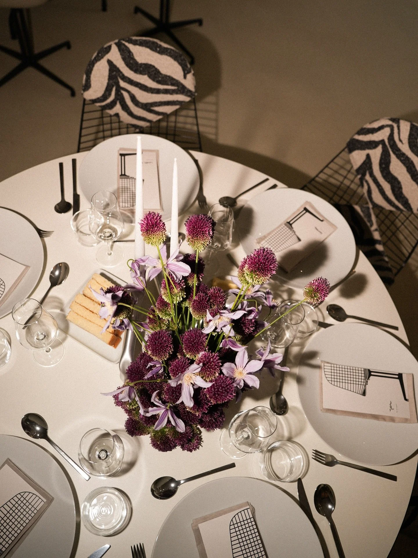 purple and pink table florals and a floral install for the @vitra eames dinner at @by_aylinkoenig 

photos by @moritzscholz_ 
dinner by @elfvierundzwanzig