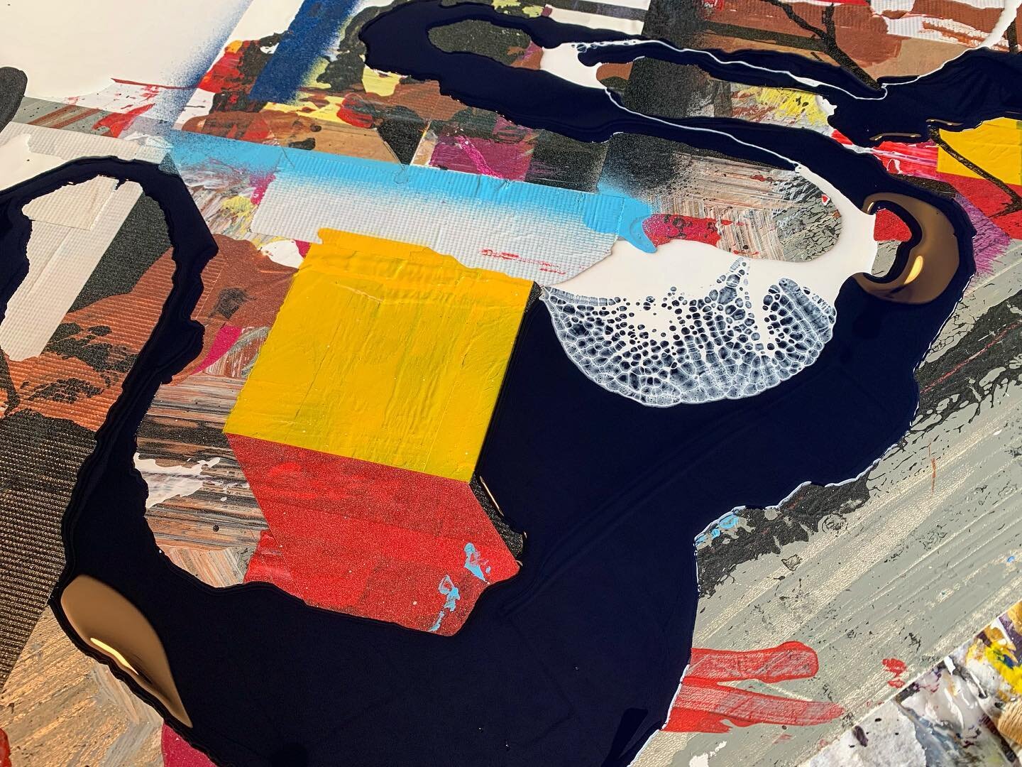 Wet on wet #workinprogress #abstractart #abstractpainting #abstract #layeredart #contemporaryart #wetonwet #contemporarypainting #mixedmedia #mixedmediaart #artsy #paintingoftheday #geometricalart #collageart #thehagueart #denhaag #instaart #instaart