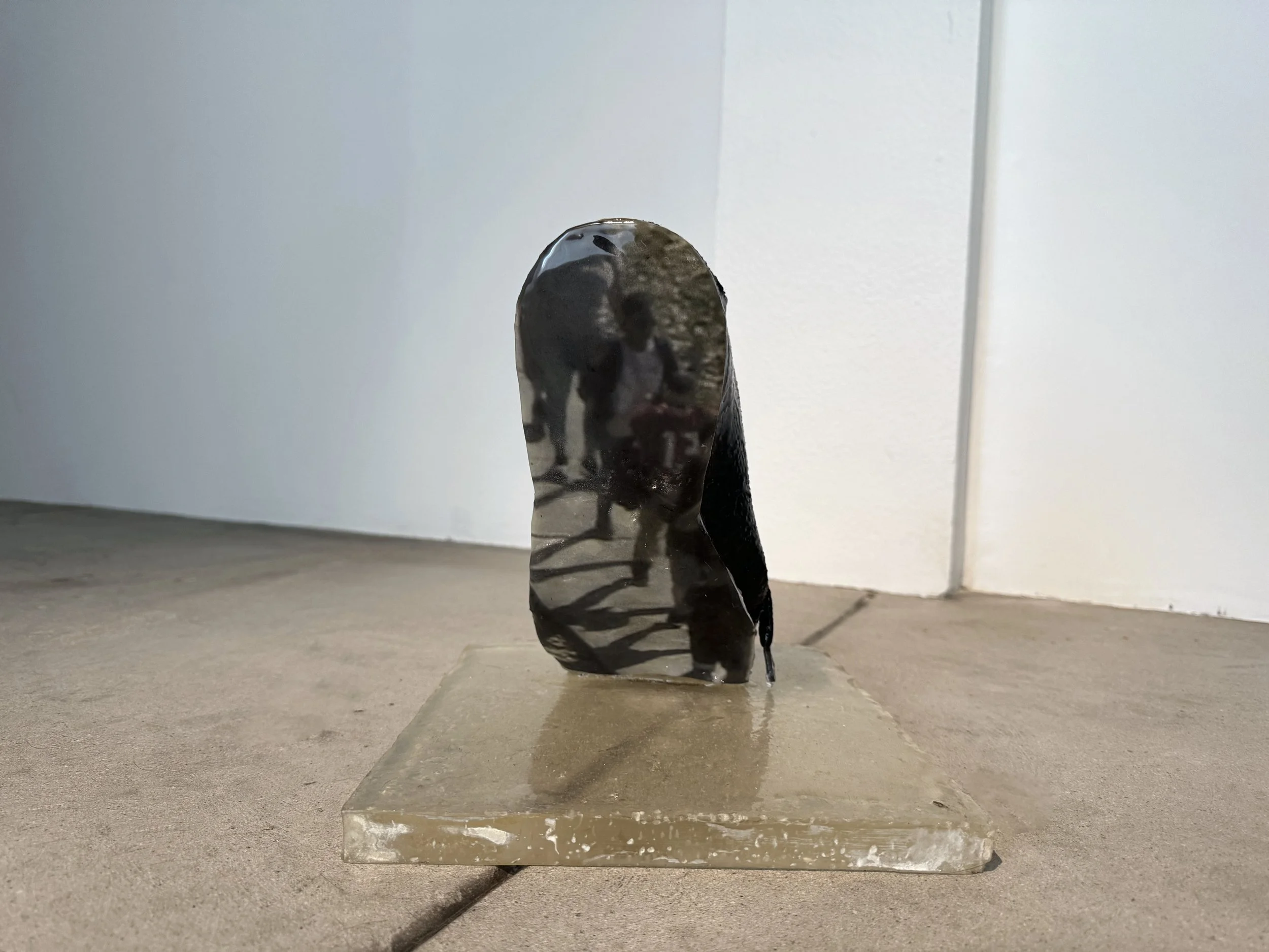 /ˌɪnˈheɪɫ/ . [Detail (a).]