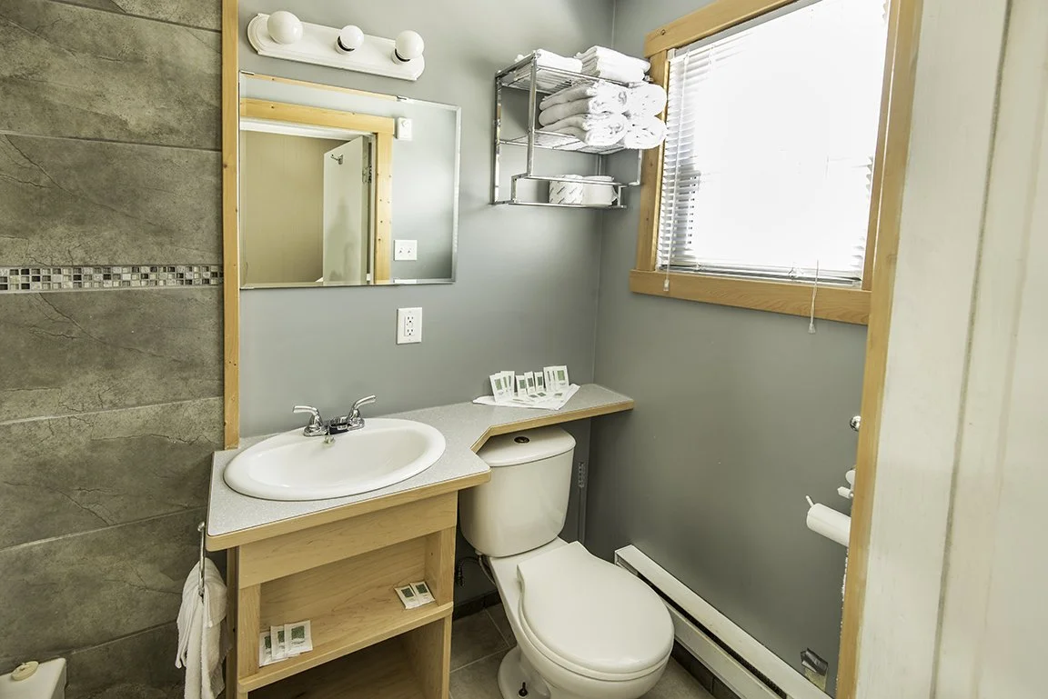 LoneStar_Rm7_Bathroom.jpg