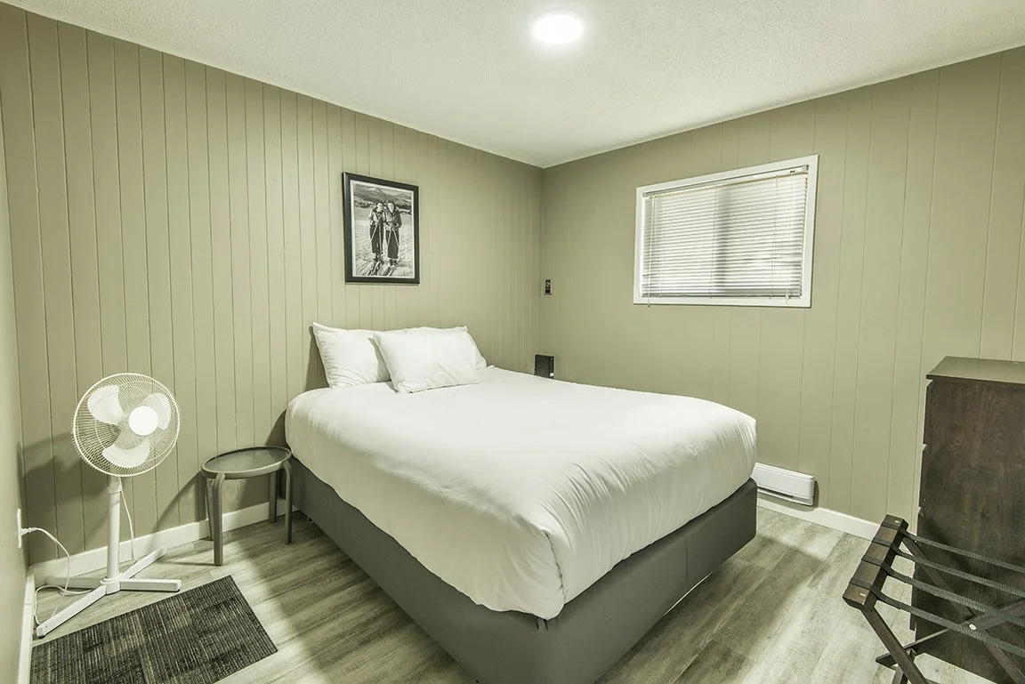 LoneStar_Rm11_Bedroom2.jpg