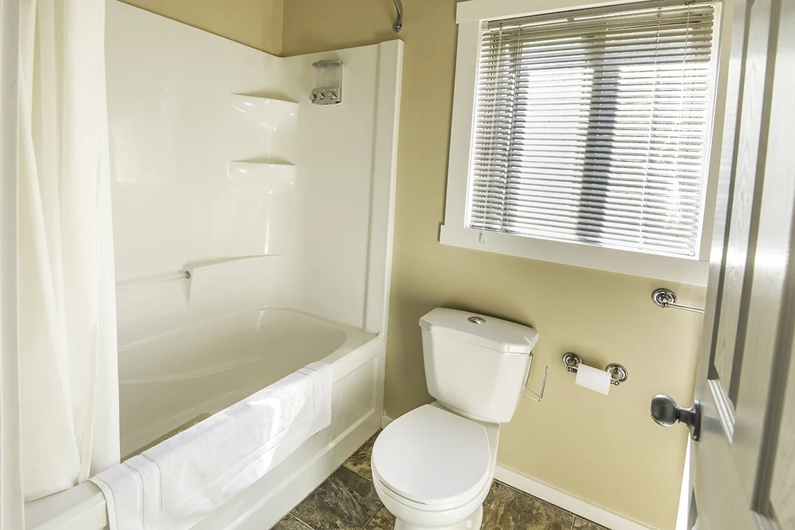 LoneStar_Rm5_Bathroom1.jpg