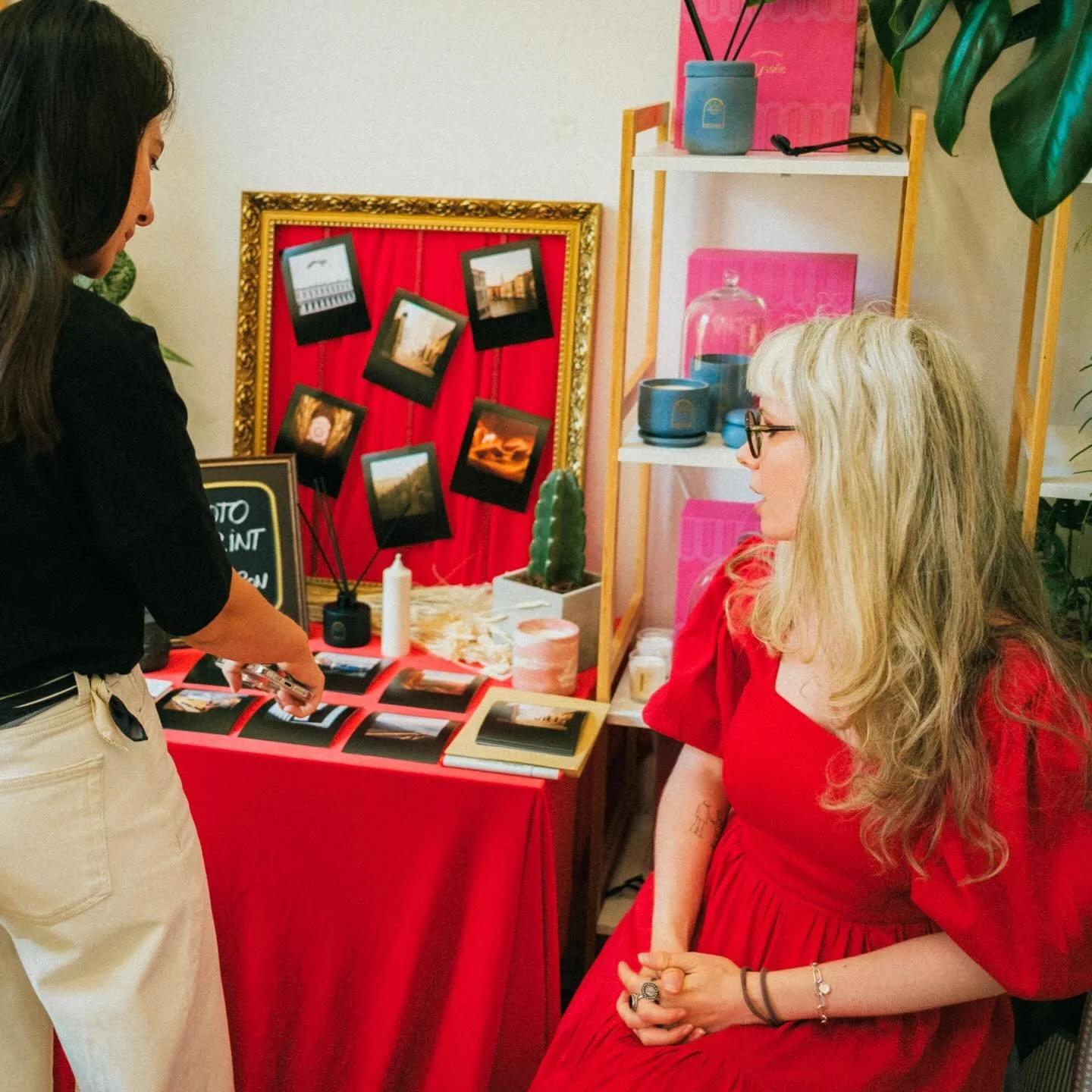 Adi&oacute;s, 2025! Fuiste una mierda, pero de los muertos solo decir cosas buenas. Feliz A&ntilde;o Nuevo! ✨🖤

*una mezcla de algunas de mi fotograf&iacute;as favoritas de 2025

#feliza&ntilde;onuevo #2026 #bringiton #letsgo #chau #photographer #ce