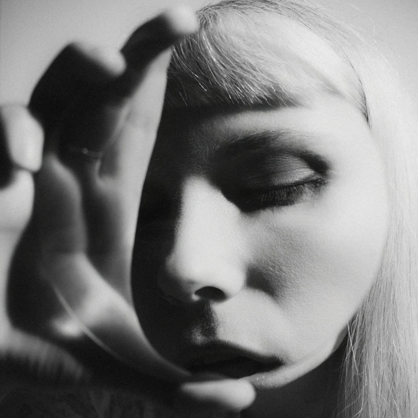 sometimes I don&rsquo;t even want to wake up

#selfportrait #momentulfuji #gfx100rf #cemaipozeazăadriana #mytinystudio