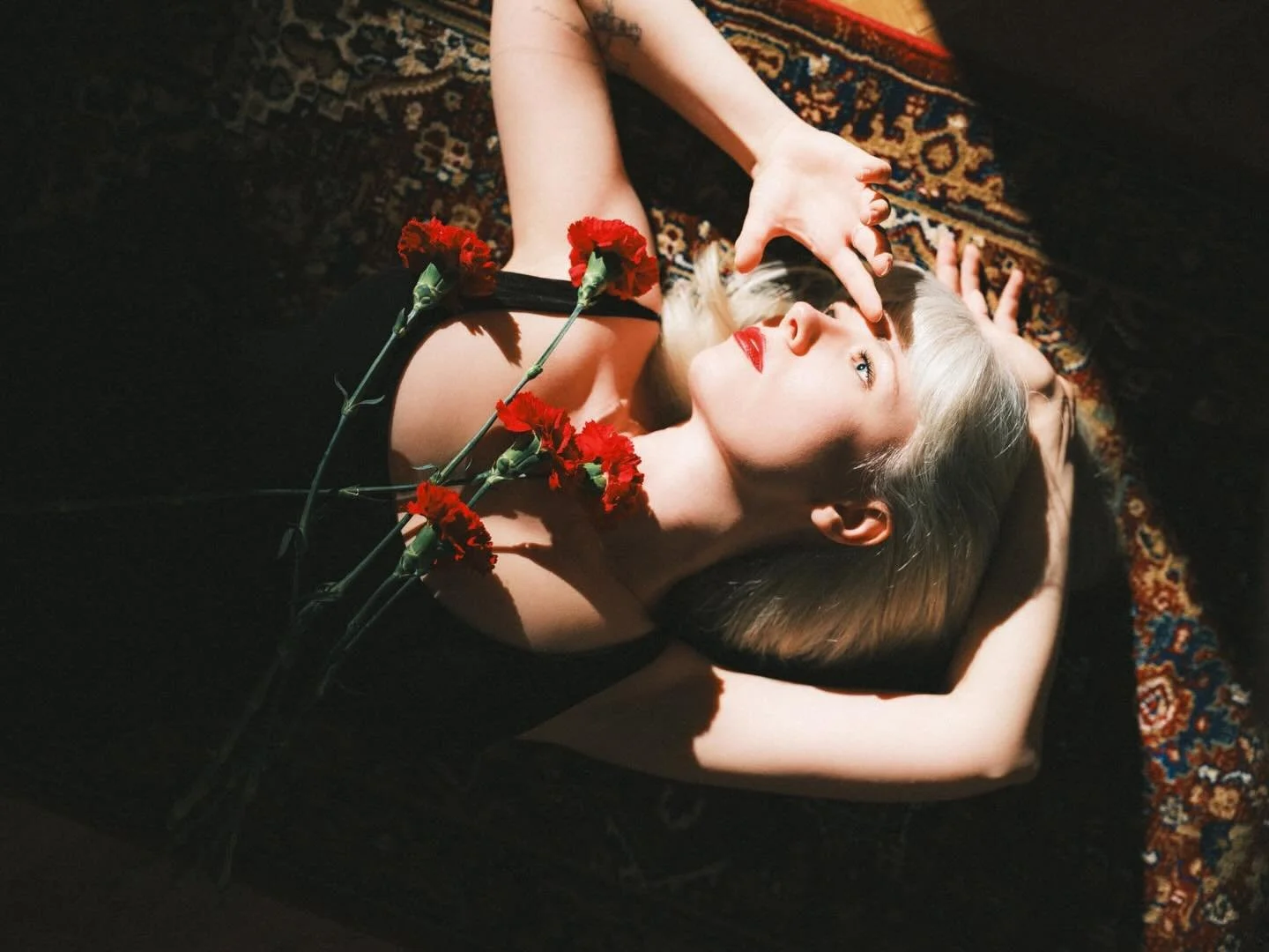 T&iacute;rame claveles, t&iacute;rame claveles

I love taking selfportraits when I&rsquo;m vulnerable. I need to remind myself that I am strong and can overcome whatever life throws at me. This is my way of conquering my own mortality bit by bit. Thi