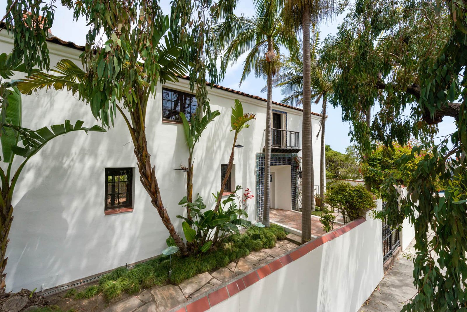 Bradbury House Facade