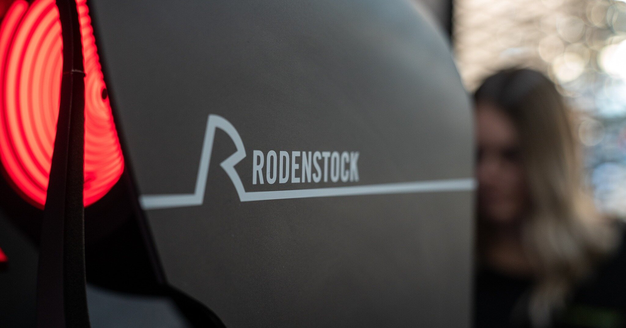 Unique in the world with more than 7,000 measurement points transferred into your individual lens, the Rodenstock DNEye&reg; scanner offers some of the most advanced technology. This enhances clarity and sharper vision in all light conditions with th