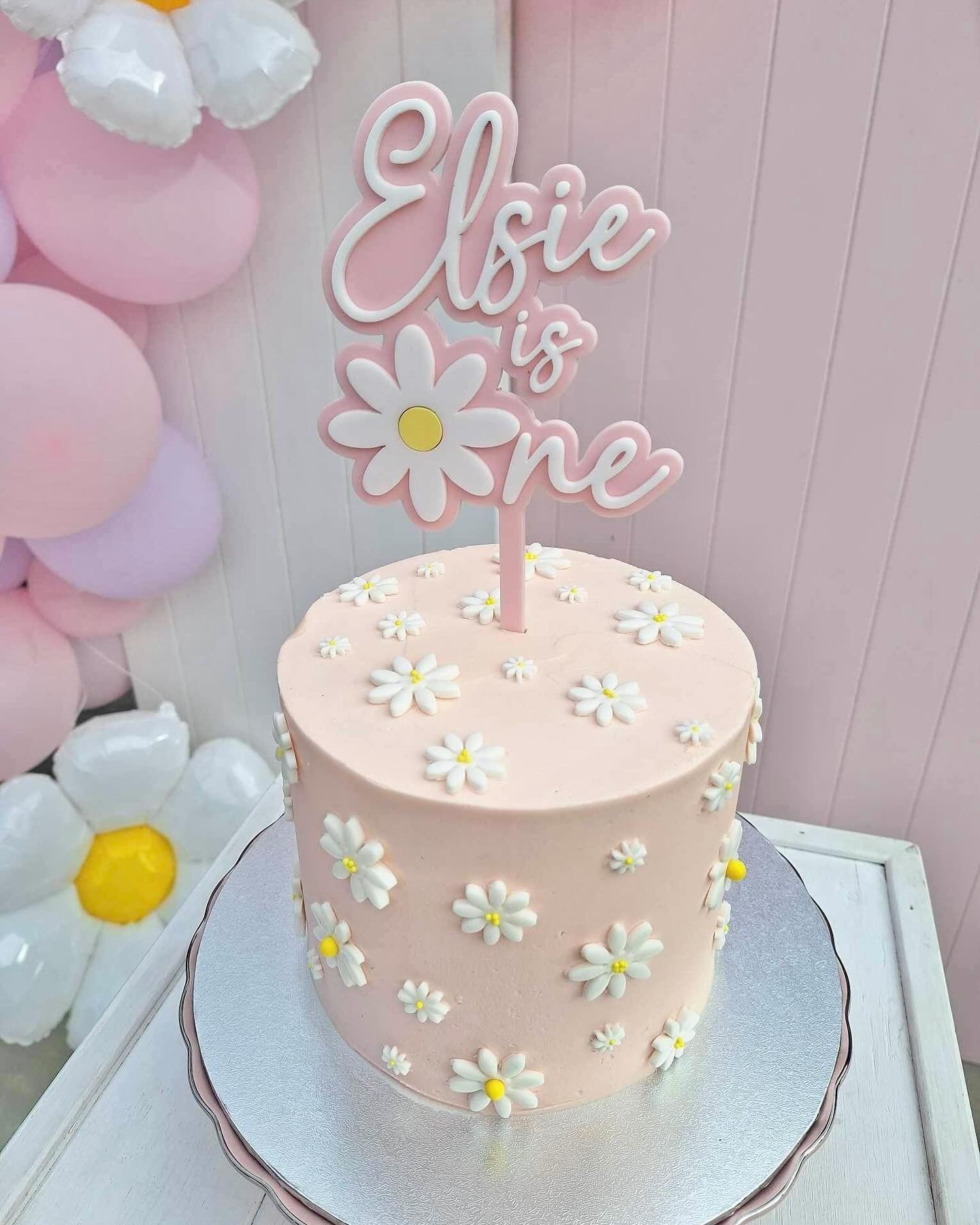 🌸 Elsie is ONE 🌸 

Sweetest little set up for a special little girls first birthday! 

Cake topper, Peppa pink arch paired with white sail arch, purple hire disc and milestone photo board all supplied and created to suit Daisy themed celebration 🌼