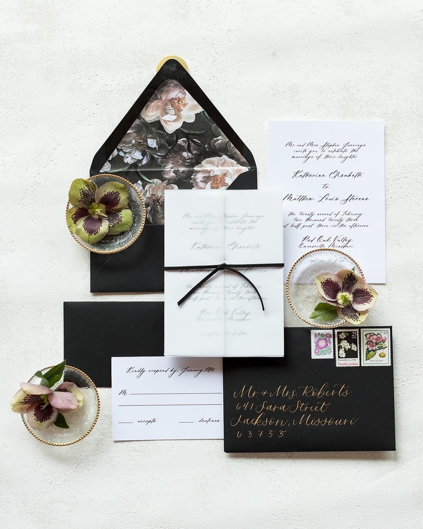 Through my camera lens, I witness your wedding style come alive in every detail of your invitation suite. 📸✨
⠀⠀⠀⠀⠀⠀⠀⠀⠀
From the vintage postage to the floral envelope liner, your guests get a taste of what your wedding celebration will be like. Payi