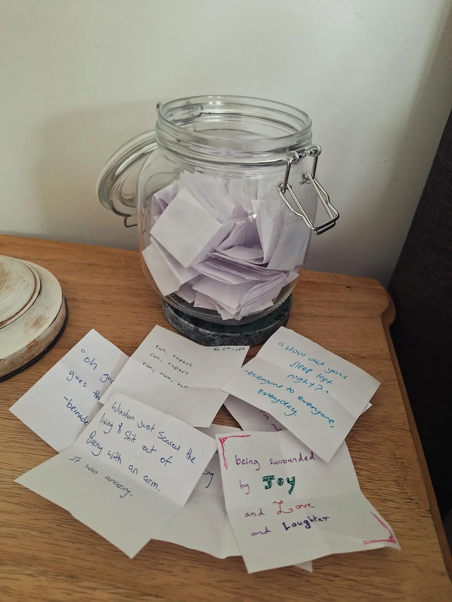 A  jar of handwritten memories 🧡✨️

During the very special family trip around the South Island of New Zealand I encouraged everyone to write on a post it note every day, fold it up + put it in this jar....

....whether it be a gratitude, their favo