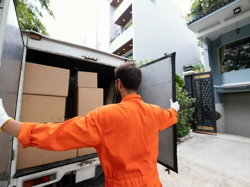 Sewa Truk Angkut Barang 24 Jam untuk Pindahan &amp; Logistik