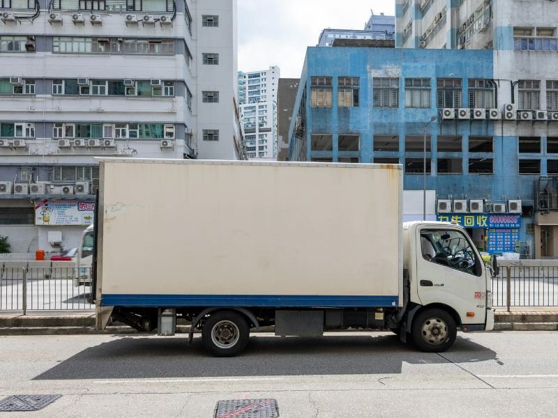 Kapasitas Truk Fuso Berapa Ton? Ini Kisaran Muatannya