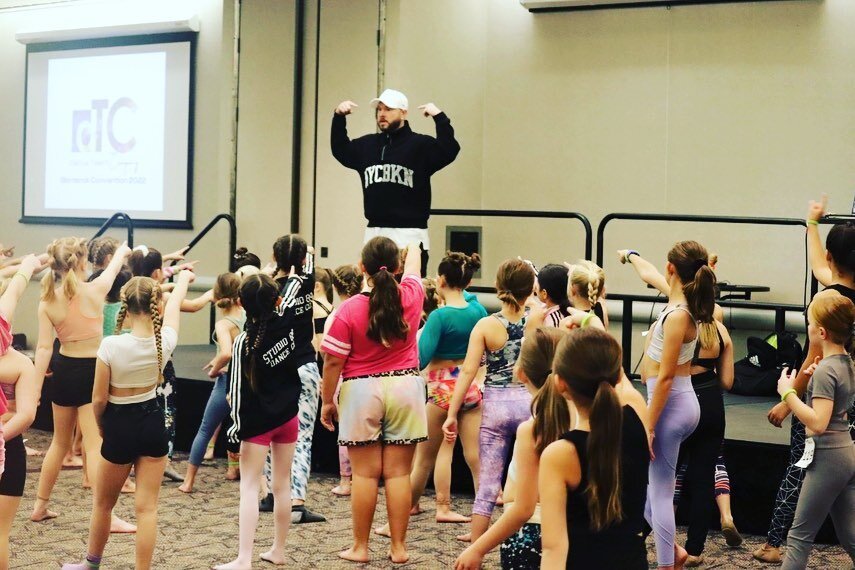 These dancers are starting out the morning strong! 💪🏻 WE LOVE THIS BISMARCK CONVENTION
#dancetalentcompany
#danceconvention