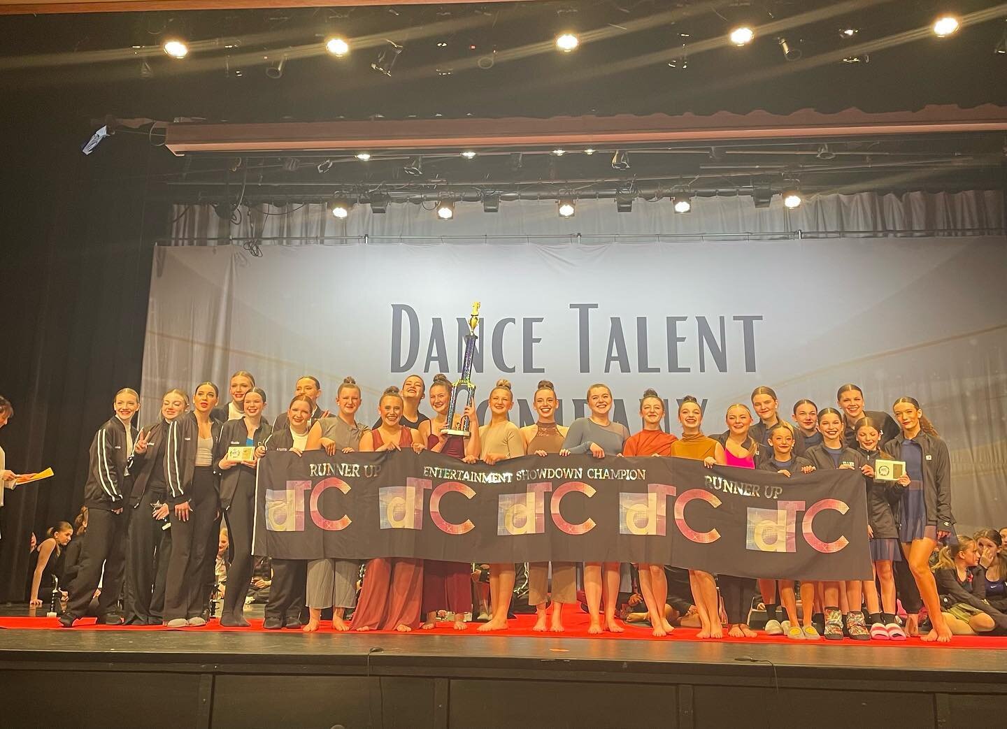 We have crowned a new 12 &amp; up Entertainment Showdown CHAMPION!!!! ✨👏🏻✨

Runners Up
&bull;Wade in the Water @donnasdanceacademy 
&bull;Old School 3.0 @rimviewdance 

CHAMPION
&bull;Hold Onto Me @prizmcompany_ 

Congratulations to all the amazing