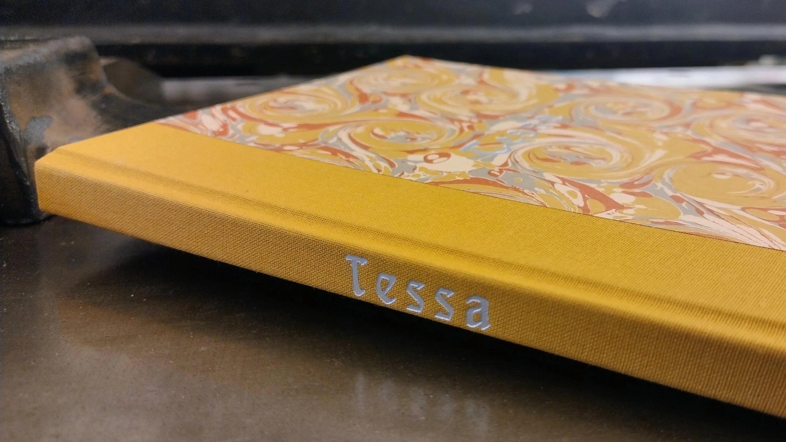 RELIER UN LIVRE DE A à Z