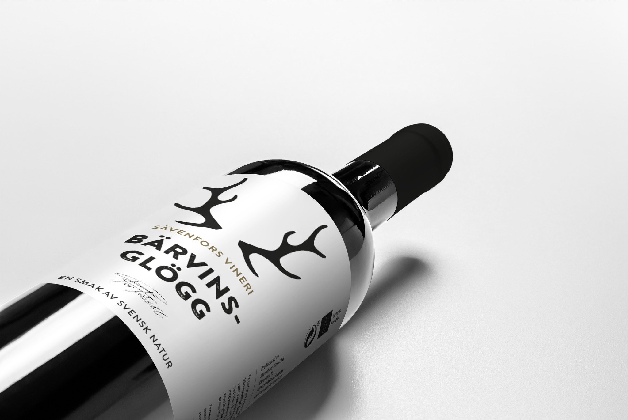 En liten smygtitt!
Jag har nyligen tagit fram ett helt nytt designkoncept f&ouml;r vinetiketterna till S&auml;venfors Vineri ( S&auml;venfors Lodge ) 🫐🍒 Det h&auml;r &auml;r bara en liten f&ouml;rhandsvisning &ndash; den fulla presentationen kommer