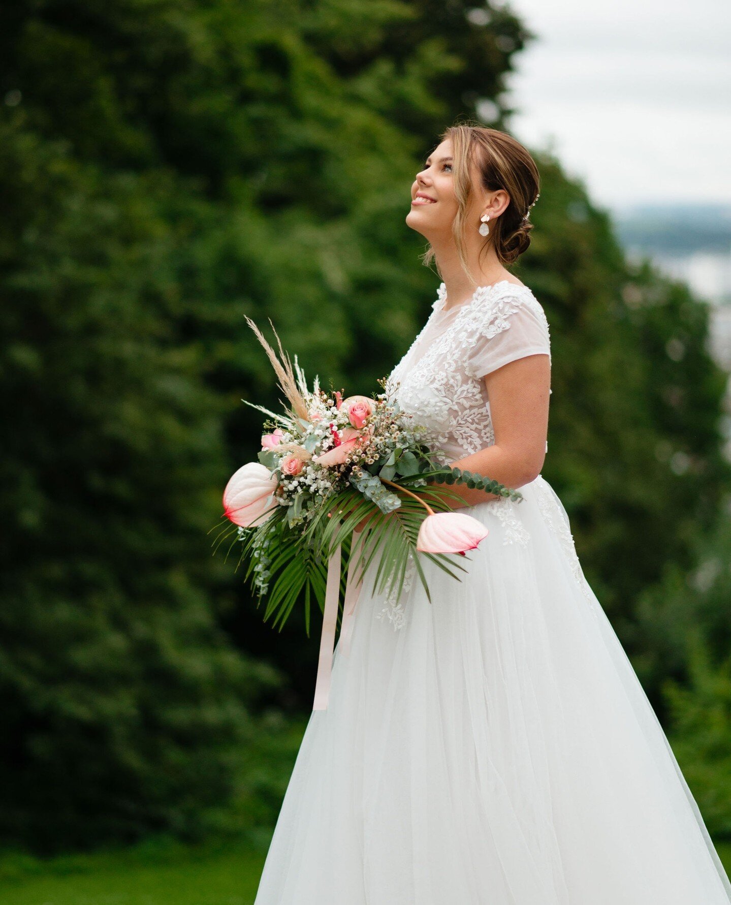 Eine stolze und gl&uuml;ckliche Braut, ist der sch&ouml;nste Anblick auf jeder Hochzeit.⁠
⁠
⁠
⁠
Model: @MC_2606⁠
Stylelist: @jessicatapiamakeup⁠
florist: @blumen_ozdemir_russelsheim⁠
#hochzeit⁠
#hochzeitstag⁠
#r&uuml;sselsheim⁠
#nauheim⁠
#trebur⁠
#fr