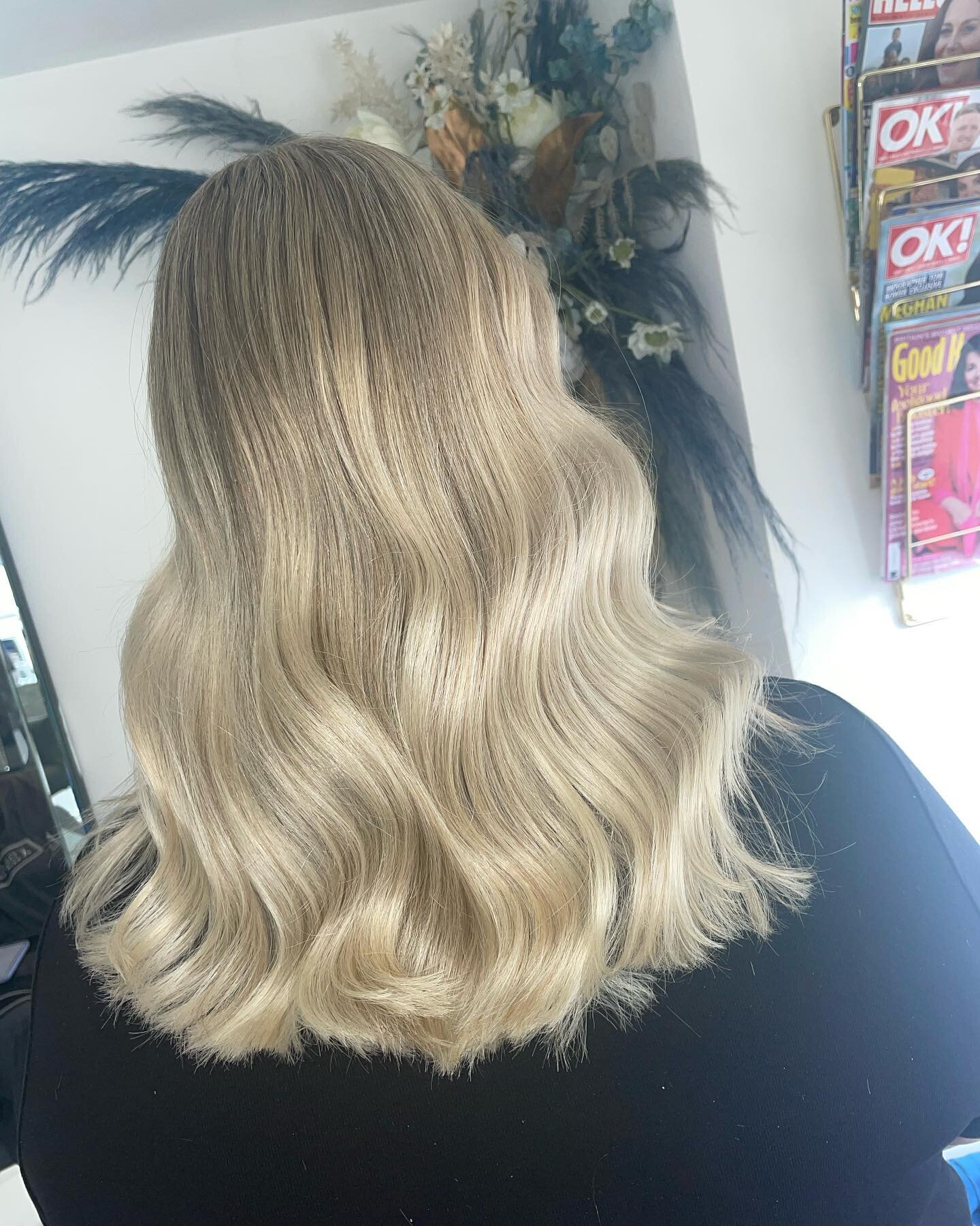 When you haven&rsquo;t had your hair done in over a year 💇🏼&zwj;♀️

#blondehair #glosshairsalon #miltonkeynes