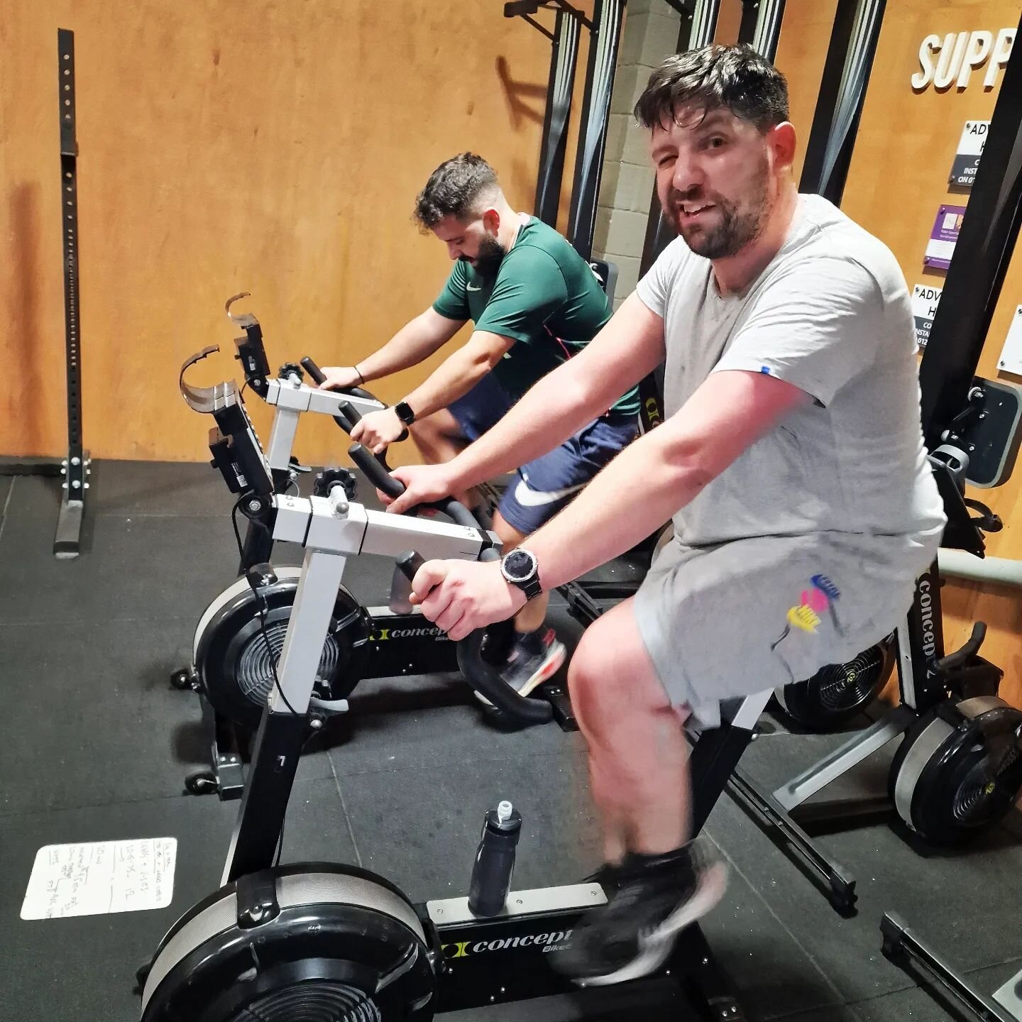 @b_gups18 and @adam.minns mid way through a 20min threshold test.
.
Getting back on it post xmas
.
#colchesterpersonaltrainer #ftp #bikeerg #newyearsresolution