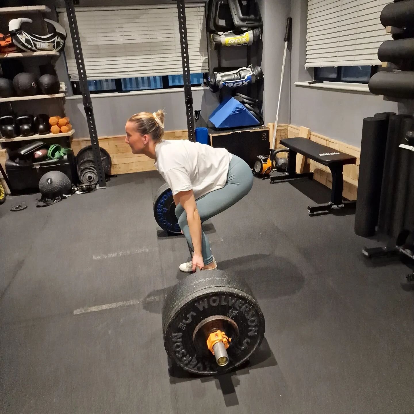 Big deadlift PB for @hampton_emily04 this week!! 🔥🔥
.
90kg lift!  This girl is flying.... maintaining her incredible weight loss and getting stronger every week!!
.
#colchesterpersonaltrainer #clientappreciation #mplclaims #corporatept #deadlift #p
