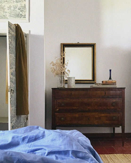 italy retreat house detail.png