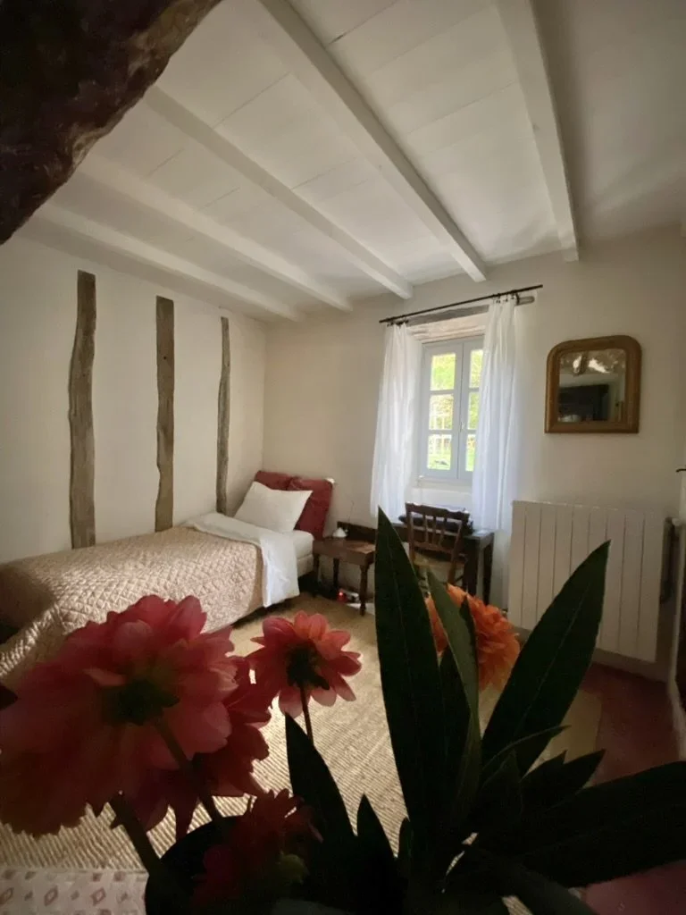 amassa retreat center france bedroom.webp