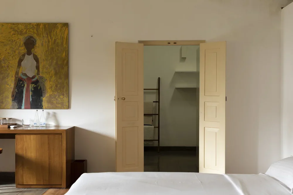 kurulu bay king-sized bed.webp