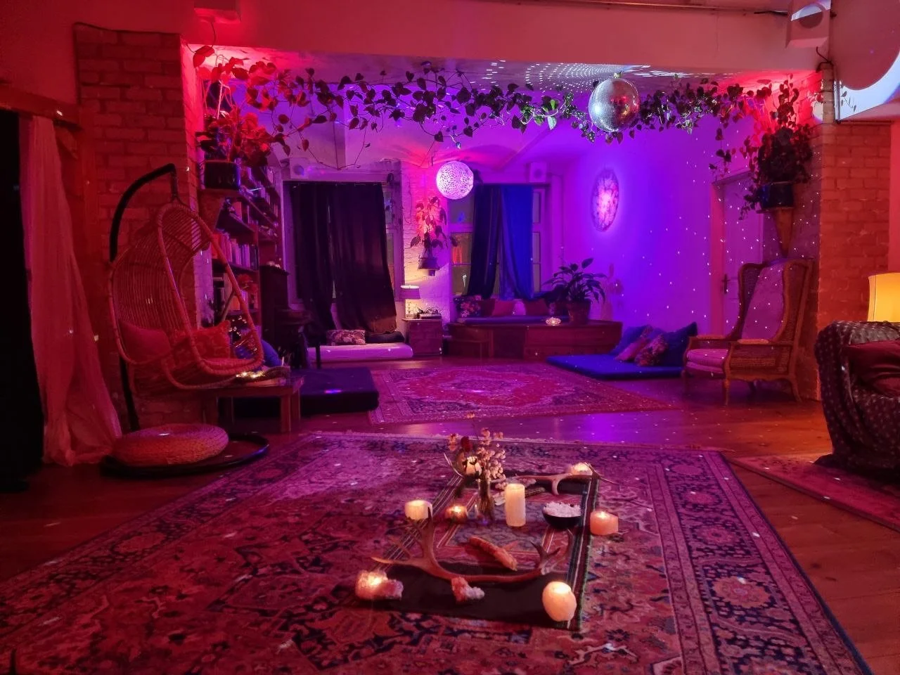 Salón Carlotta: Sauna &amp; Sound with Mimi Love