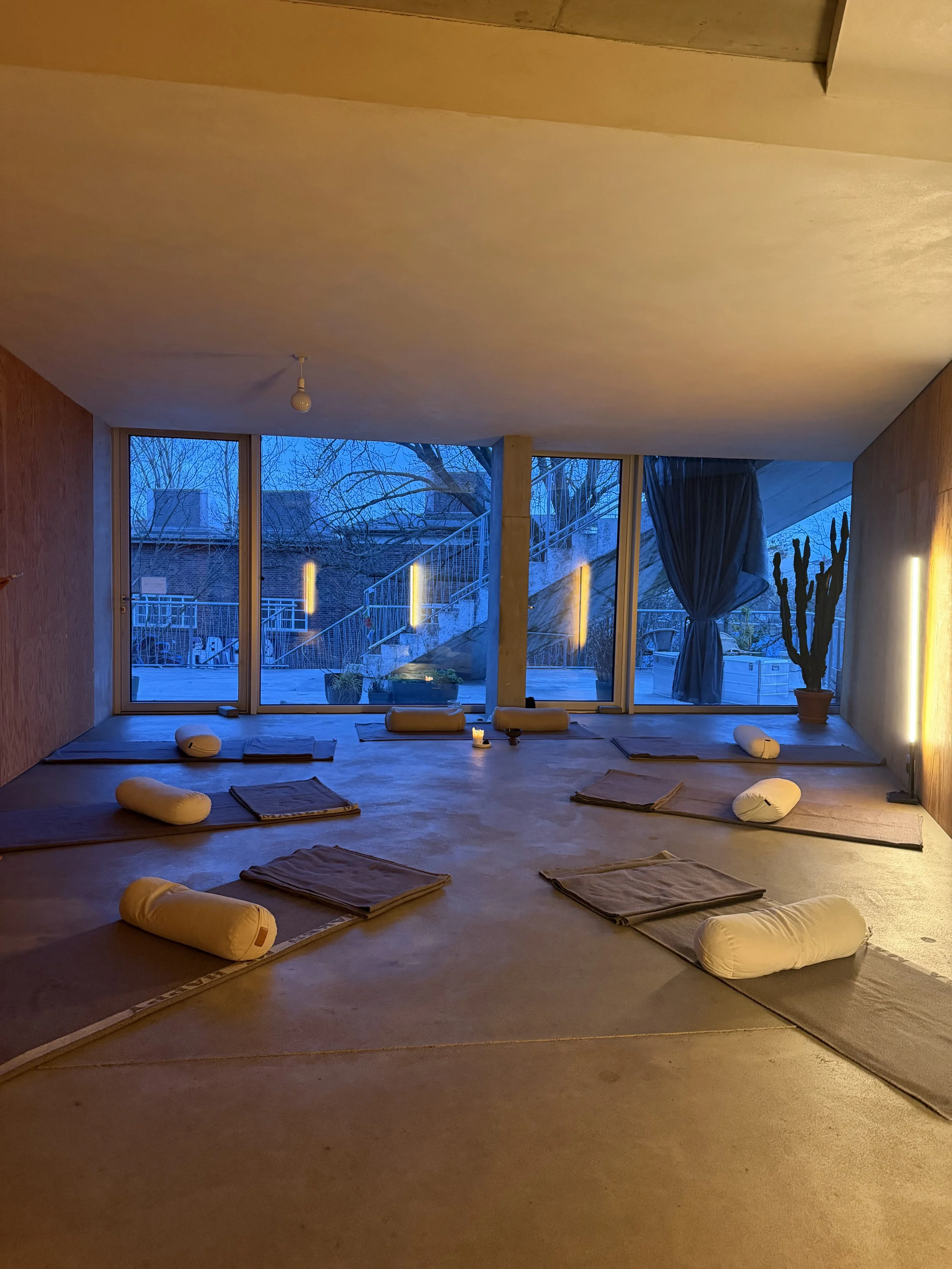 breathwork circle berlin.jpeg