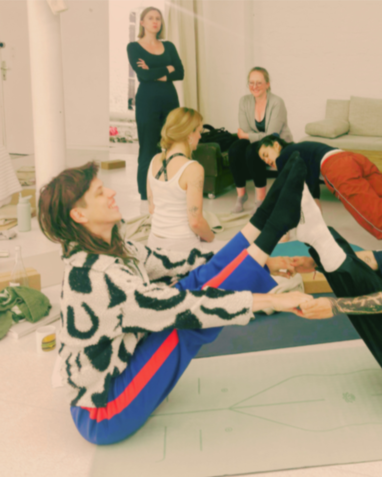 root to rise 200hr yoga teachers berlin.png