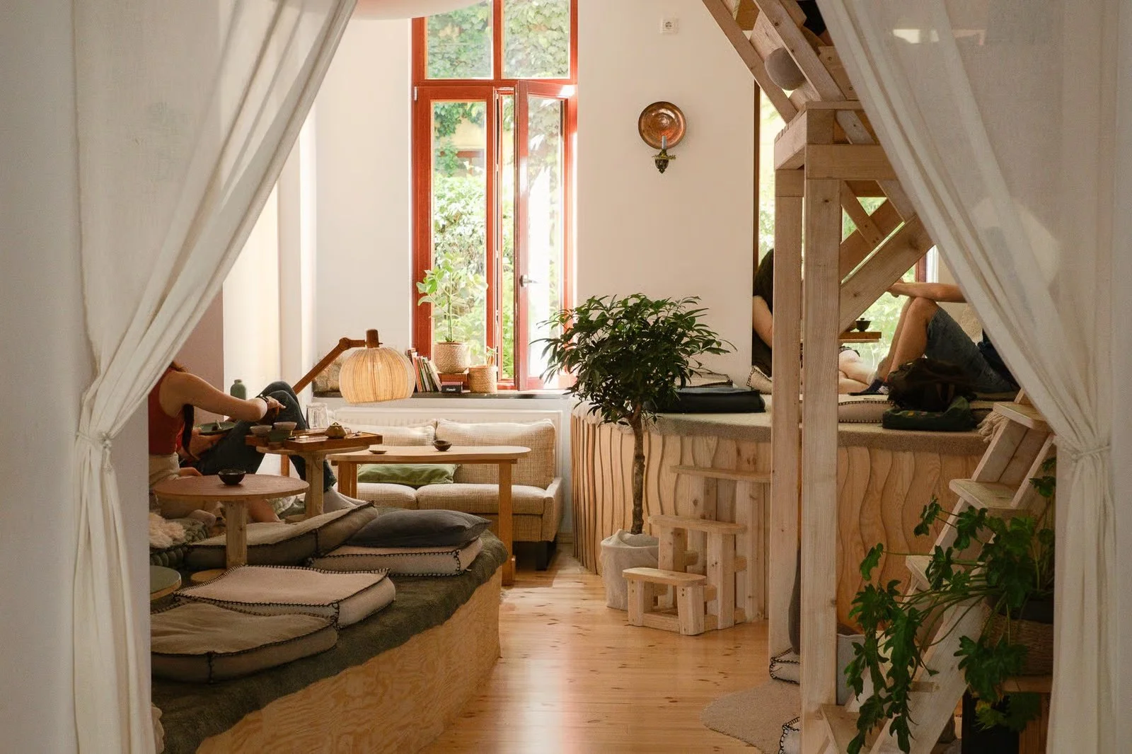 tea room in berlin prenzlauer berg.jpeg