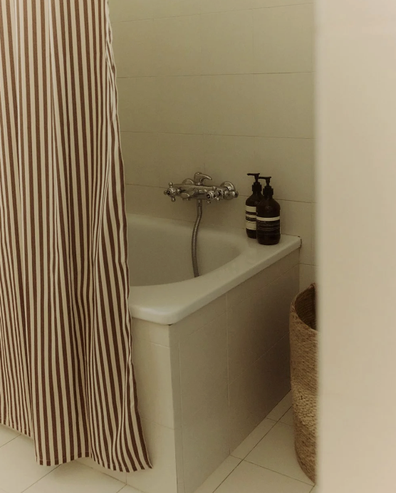 italy retreat house bathroomdetail.png