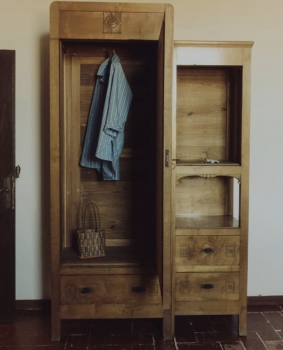 italy retreat house detail.png