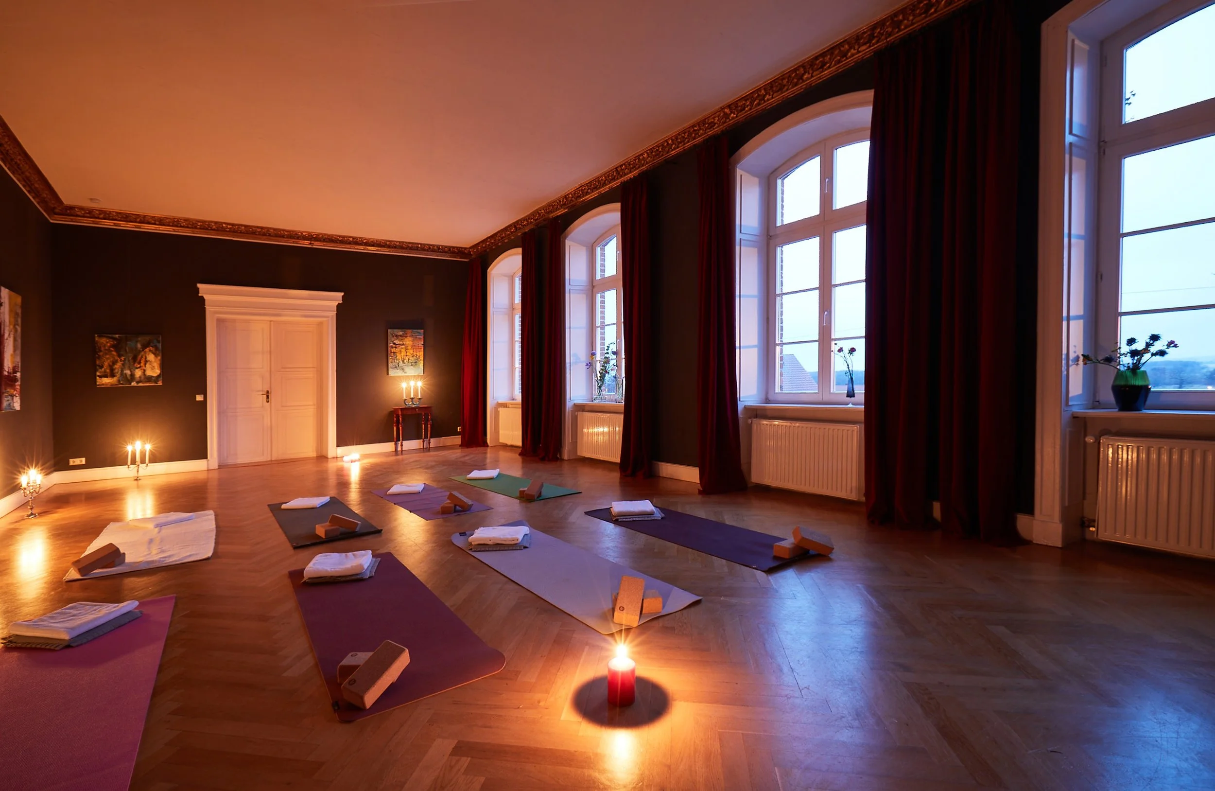 Saal für Yoga_brandenburg yin restorative retreat.jpg