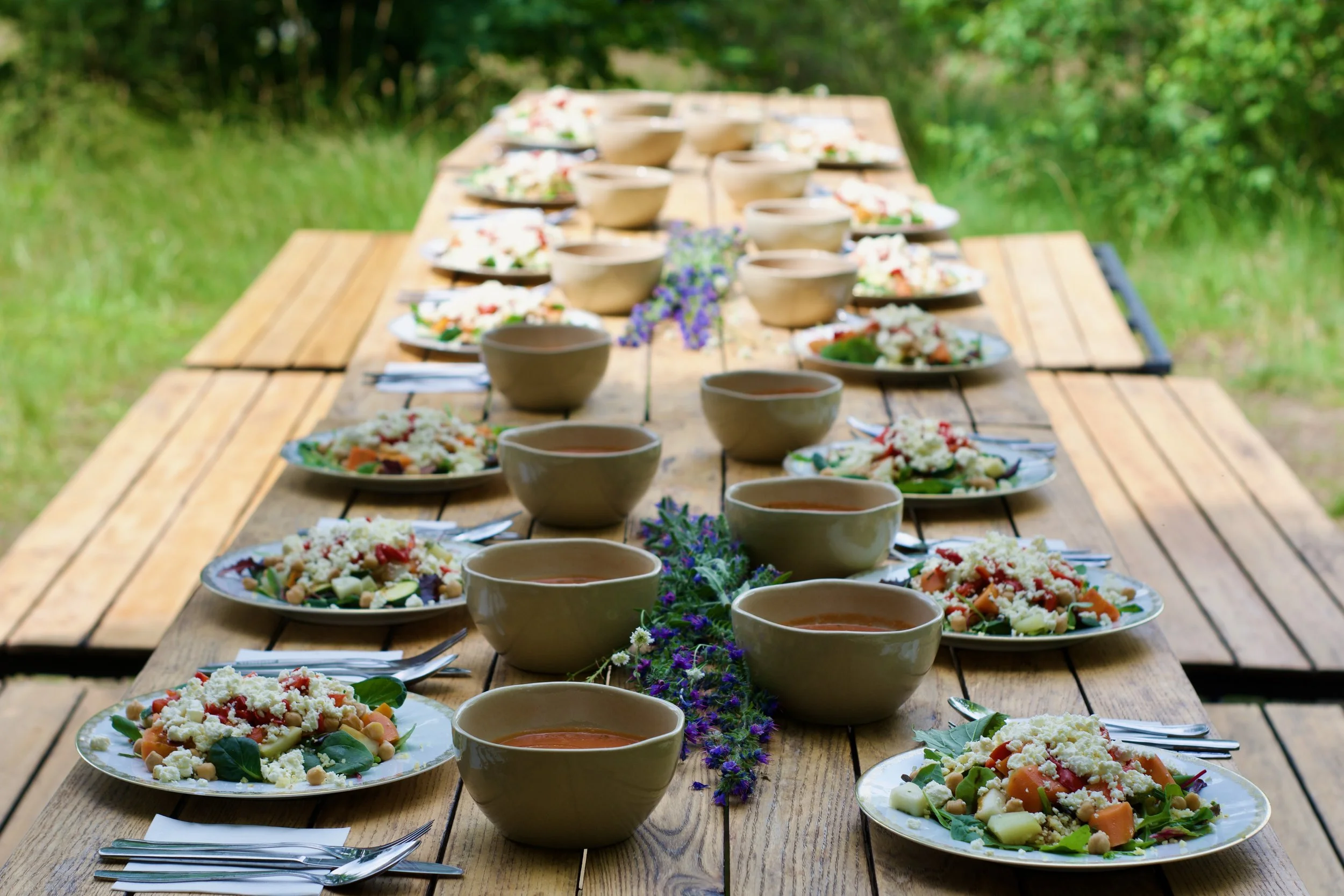 outdoor eating neutpitz retreat center near berlin.jpeg