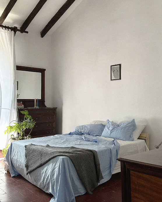 italy retreat house detail.png