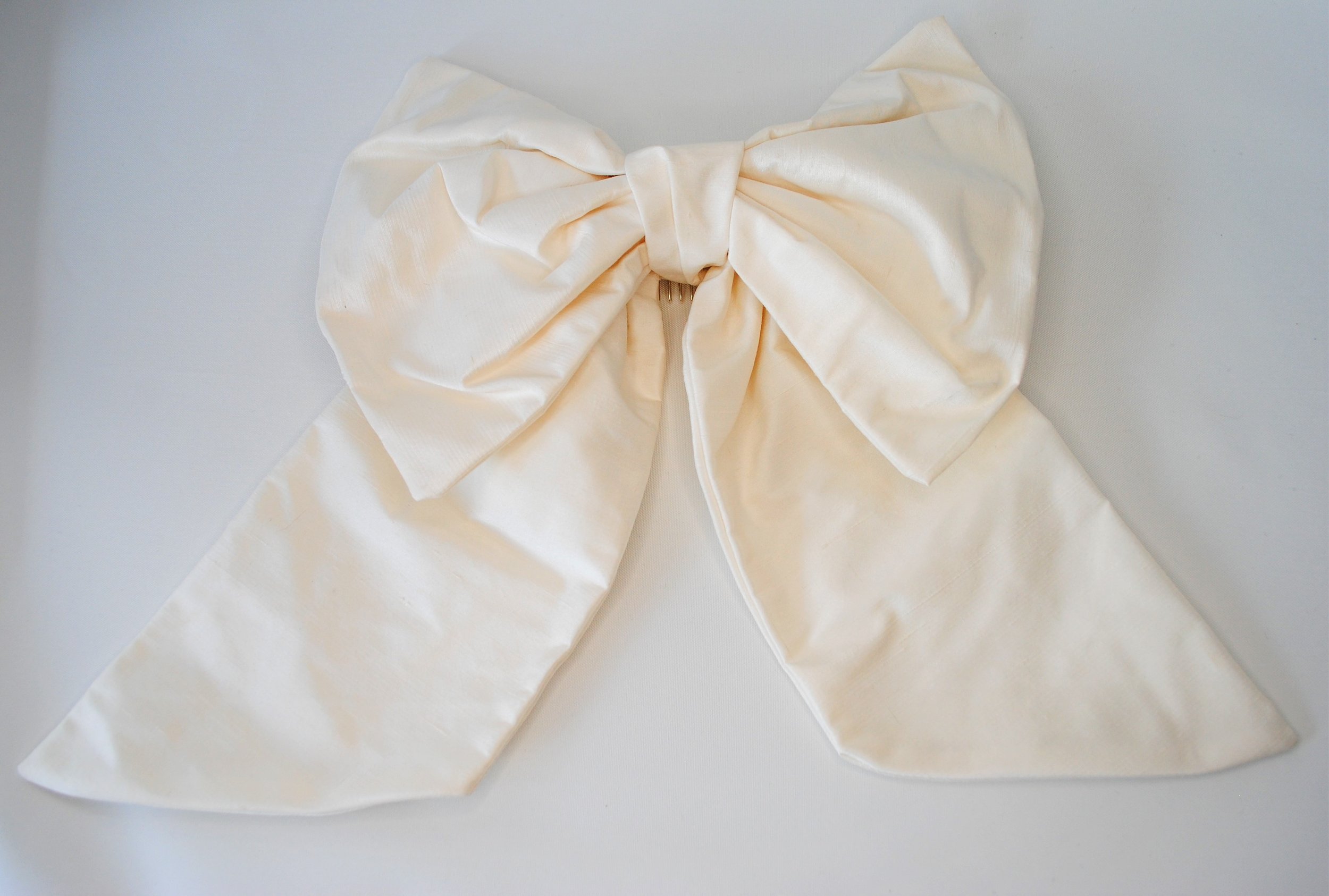 IVORY BOW 4.jpeg