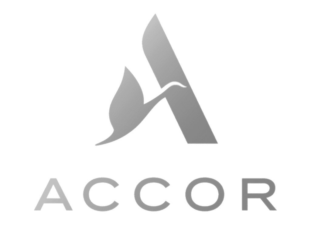 Logo in Grau mit einem stilisierten Vogel und dem Schriftzug "ACCOR" darunter.