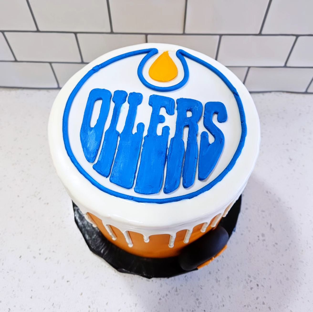 Well, good time as any to post an Oilers cake 🤣 🏒
.
.
.
#oilers #oilersnation #gooilers #nhlplayoffs #oilerscake #hockeycake #dripcake #2024cake #cake #cakedecorating #cakesofinstagram  #cakestagram #cakeart #buttercream #buttercreamcake #cakedecor