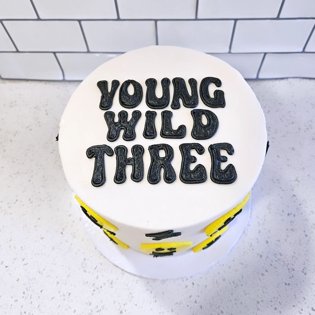 Young Wild and Three 😁 ⚡️
.
.
.
#youngwildandfree #youngwildfree #birthdaycakeideas #smileycake #2024cake #cake #cakedecorating #cakesofinstagram #cakedesign #cakestagram #cakeart #buttercream #buttercreamcake #cakedecorator #cakecakecake #yycliving
