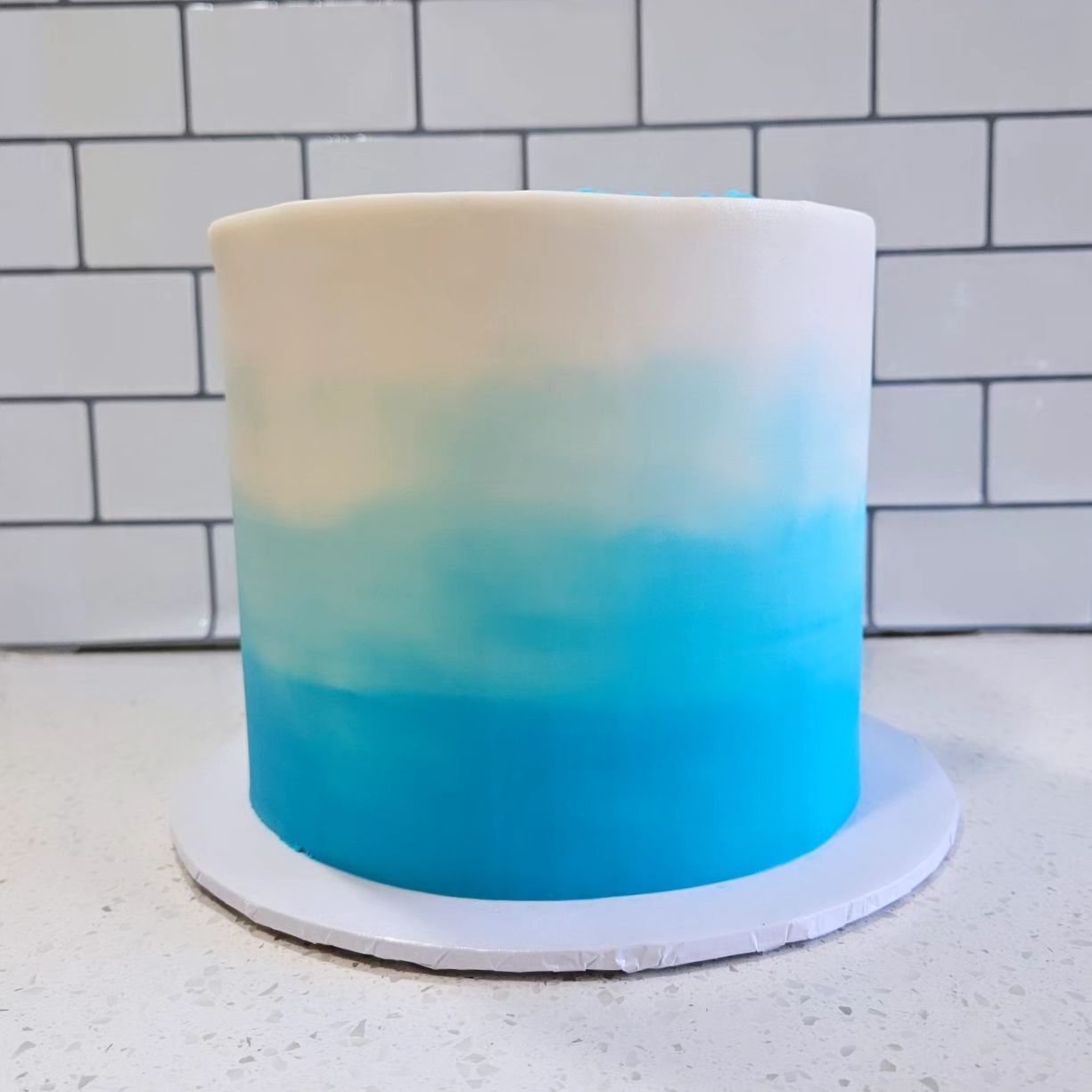 Just a little ombre love 💙
.
.
.
#ombrecake #birthdaycakeideas #bluecake #2024cake #cake #cakedecorating #cakesofinstagram #cakedesign #cakestagram #cakeart #buttercream #buttercreamcake #cakedecorator #cakecakecake #yycliving #yyclocal #yycfood #yy